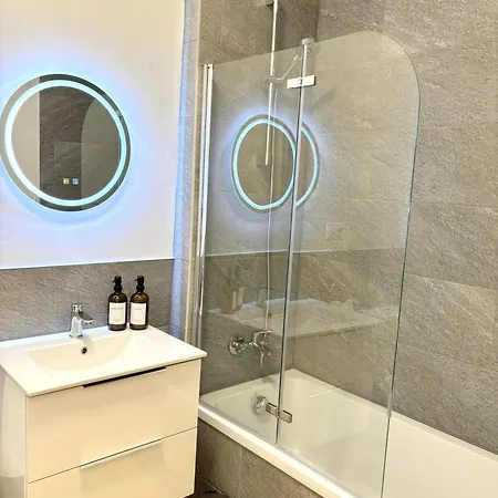 Daire Hideaway - And The Via Lattea